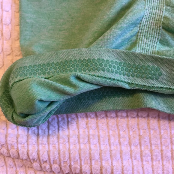 Athleta short sleeve work out top - Picture 3 of 6